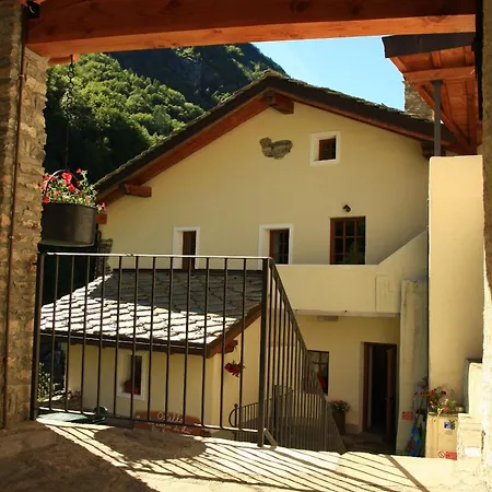 Auberge Lou Creton Di Lui Hostel Hostel