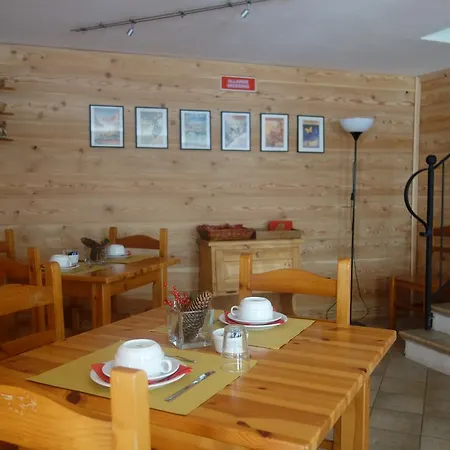 Auberge Lou Creton Di Lui Hostel Hostel *